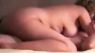 படுக்கைக்கு அருகில் குந்துதல் செக் செக்ஸ் வீடு மில்ஃப் சேவலை உறிஞ்சும்