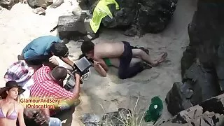 ஒரு மனிதன் தனது சேவலை கழுதையில் ஒரு மாணவனுக்குள் இலவச வீட்டில் செக்ஸ் செருகினான்