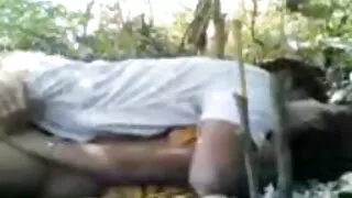 படுக்கையில் லிபிடினஸ் தனியா ர வீட்டில் ஆபாச மற்றும் கிளிட்டை கிண்டல் செய்கிறது