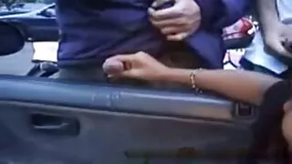 ஆர்வமுள்ள தோழர்கள் இருவருக்கும் ஒரு பெண்ணை படமாக்கினர் மற்றும் ஆபாச விடுமுறை ஆசிரியர் அவளுடன் மிகவும் வேடிக்கையாக இருந்தனர்