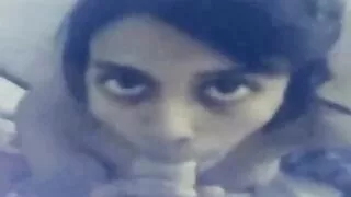 ஒரு பெரிய கருப்பு தனியாக xxx சேவலுடன் இணைக்கப்பட்டுள்ளது
