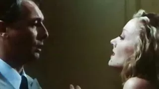 மிகவும் உற்சாகமாக குழந்தை masturbates மற்றும் வீட்டில் குத ஆபாச pees